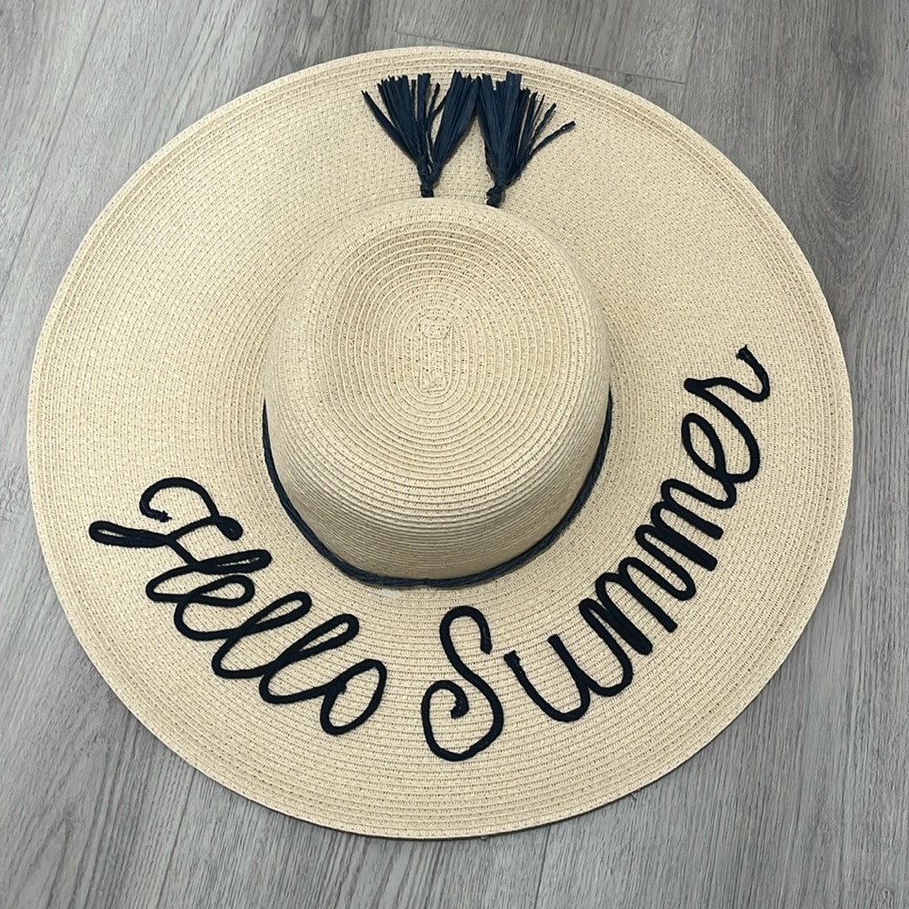 BRAND NEW NEVER WORN Straw Hat